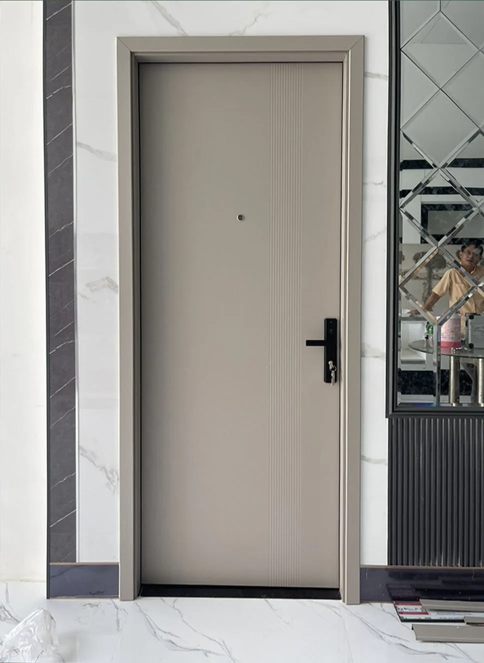 Giá cửa Carbon tại Hóc Môn