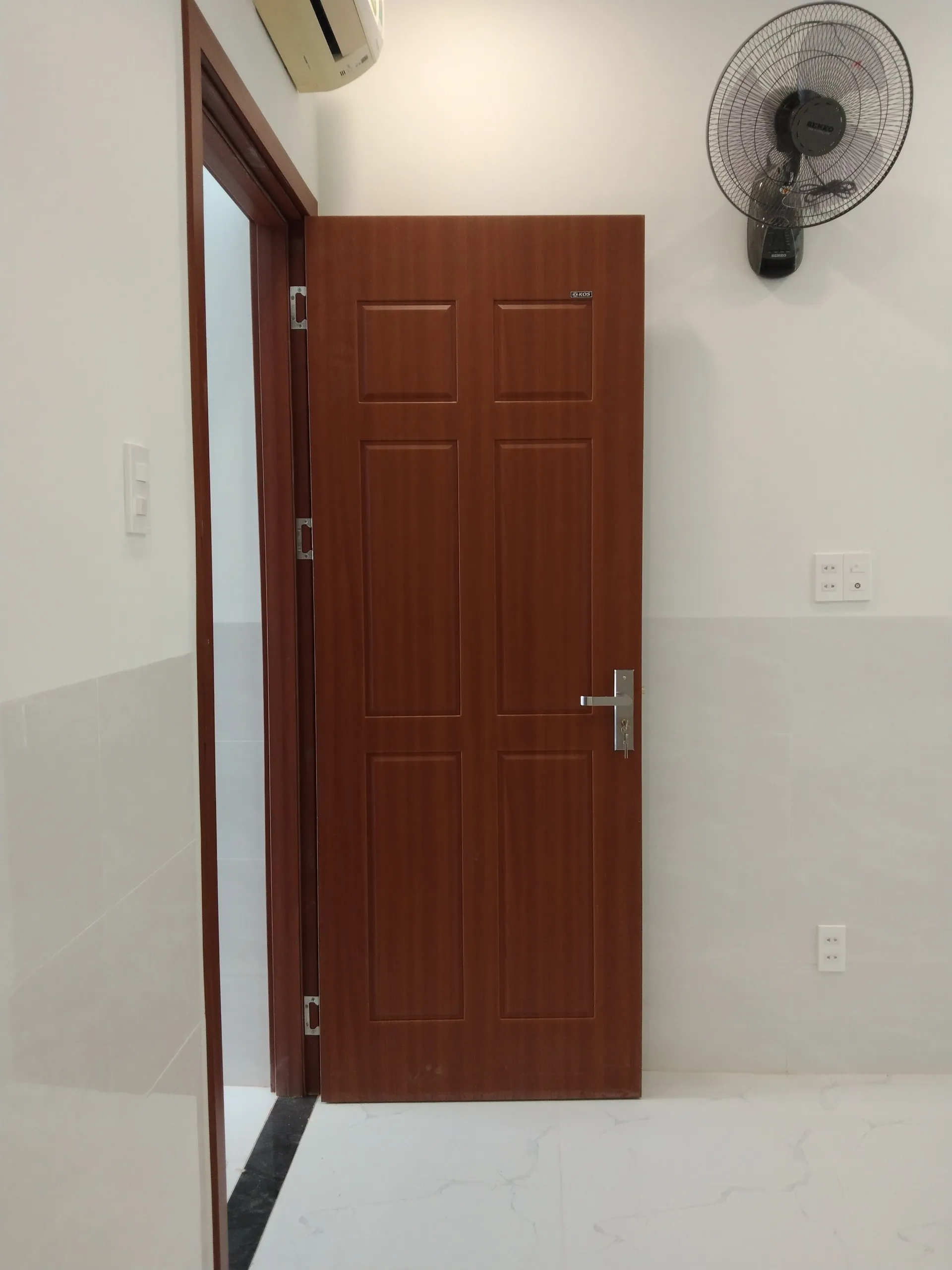 Cửa nhựa ABS tại Phú Quốc